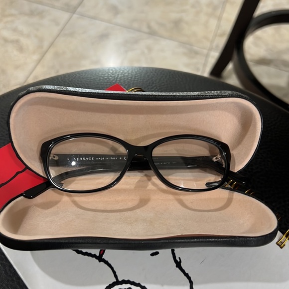 Versace “frames” - Picture 5 of 11